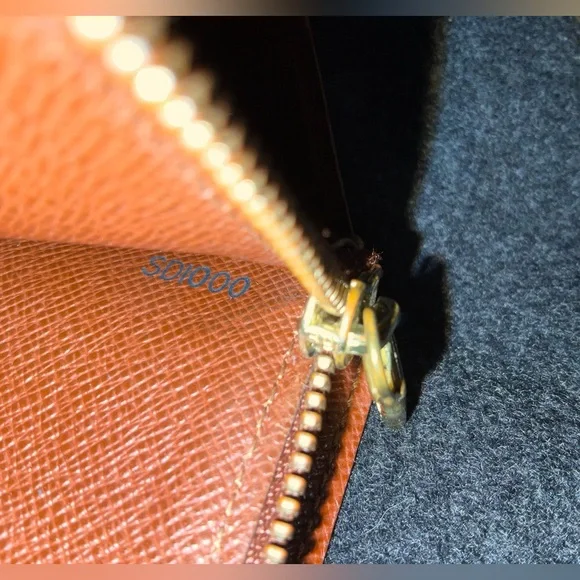 ✅AUTHENTIC LOUIS VUITTON WALLET - Picture 6 of 12
